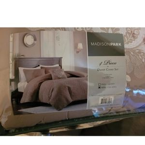 Madison Park-New 1- King/Cal King-BEIGE EMBROIDER LOOK-(4-Piece) Duvet Cover Set